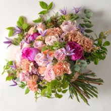 bouquet_romantique_rose_clematites_hortensias_roses